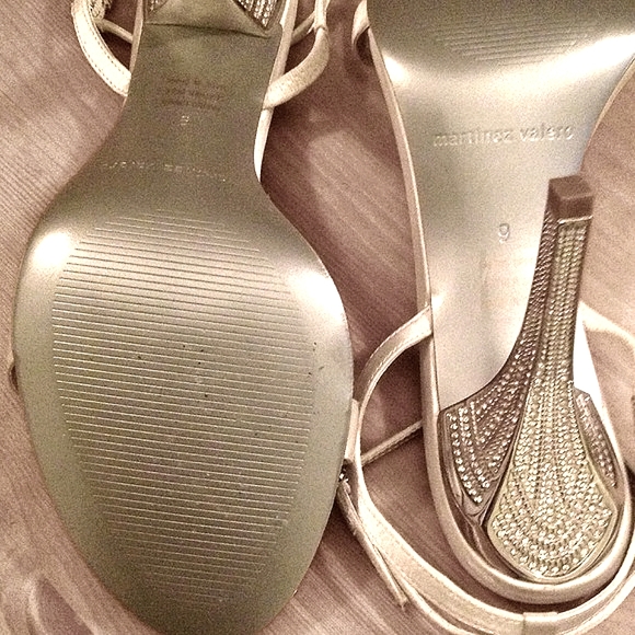 SILVER SATIN SHOES w/ HEEL DETAIL - Picture 4 of 4